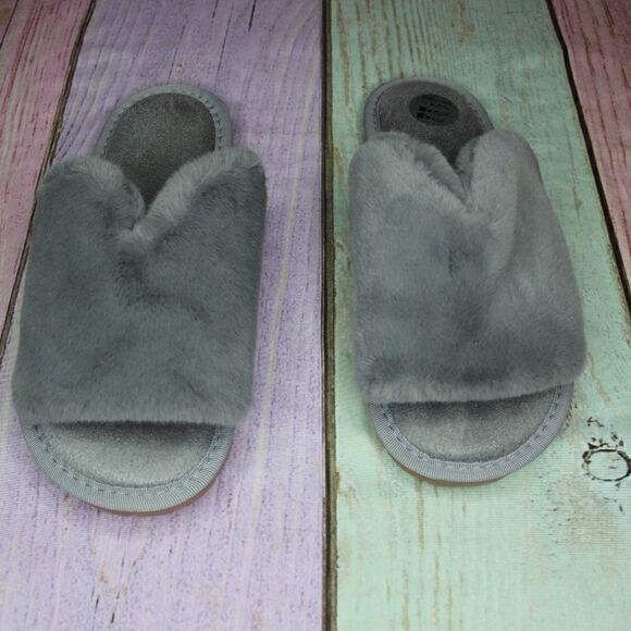 Women's Fuzzy Comfy Slippers  - Picture 2 of 4